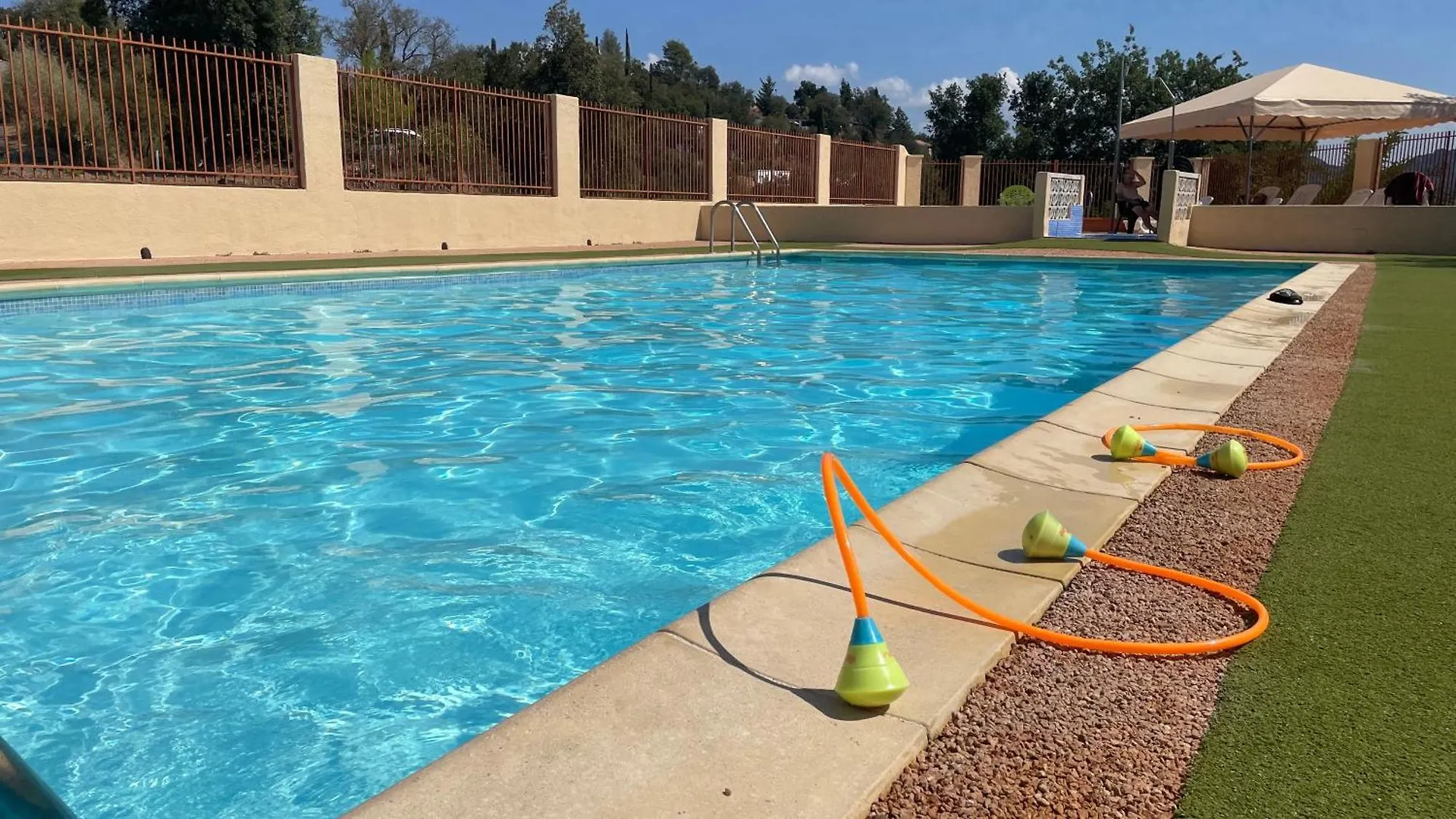 2 Tiny Homes With Private Pool & Beds In Golf Of St-Tropez Le Muy Feriehus